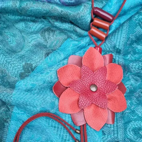 Colar Multiformas flor
